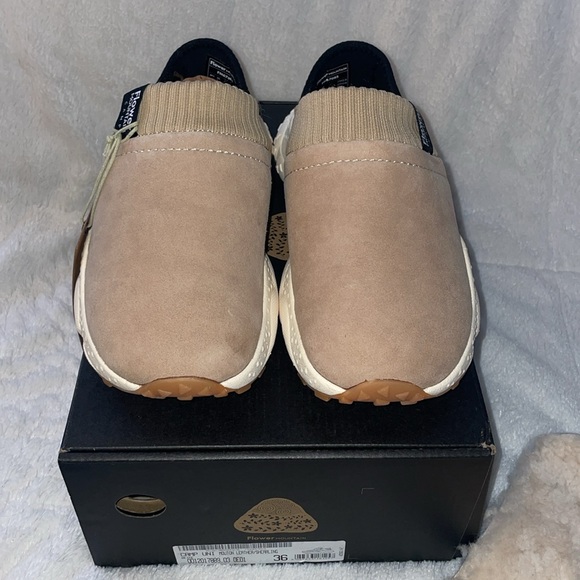 NWT FLOWER MOUNTAIN Camp Uni Slip-On Mouton Leather/shearling - Beige - Picture 5 of 12